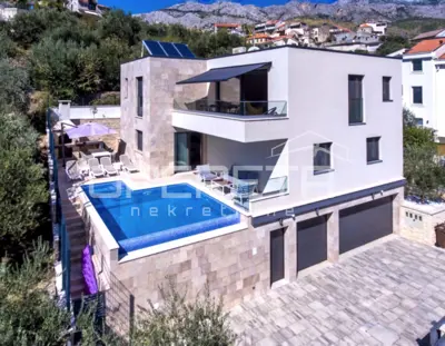 Luxusvilla in Žrnovnica - Oase des Luxus und der Privatsphäre in der Umgebung von Split