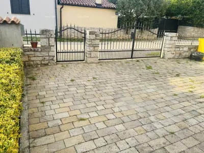Stone house in Bale, near the center and landscaped yard - 5