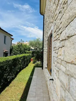 Stone house in Bale, near the center and landscaped yard - 8