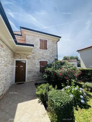 Stone house in Bale, near the center and landscaped yard - 9
