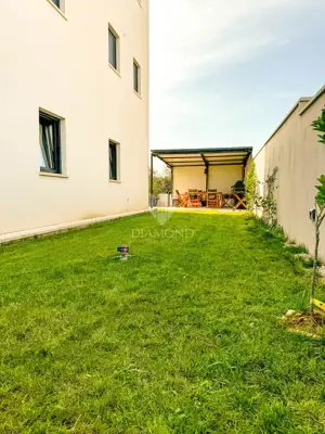 Prizemni stan s privatnim bazenom i okućnicom - 15