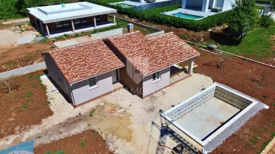 Kuća 108 m², Labin - bazen i okućnica - 11