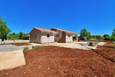 Kuća 108 m², Labin - bazen i okućnica - 3