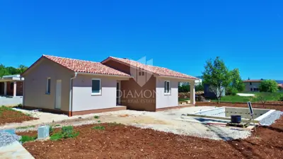 Kuća 108 m², Labin - bazen i okućnica - 2