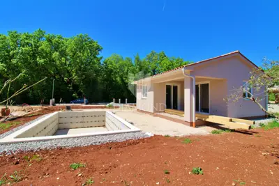 Kuća 108 m², Labin - bazen i okućnica - 6