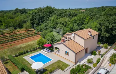 Haus 140 m², Poreč Umgebung - Pool und Gartenanlage