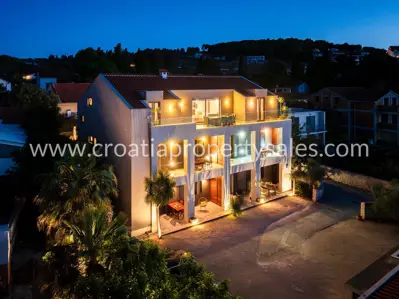 Haus, Brač, 300 m², 1 780 000 €