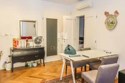 Apartment 95 m², Pula Centar - 3 renovated units - 5