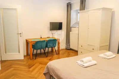 Apartment 95 m², Pula Centar - 3 renovated units - 2