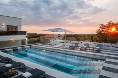 Villa in Vrsar, Pool und privater Tennisplatz