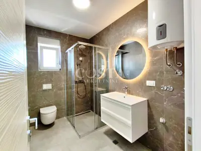 Stan 66,75 m², Sukošan - 3 sobe, vrt 134 m² - 9