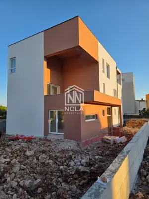 Stan 62 m², Vodice - vrt i terasa - 3