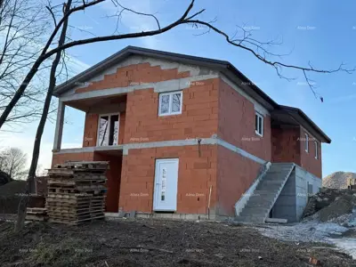 Kuća u roh-bau fazi s velikom okućnicom – Cerovlje