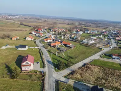 Drenčec, DRENČEC, Haus und Wirtschaftsgebäude, großer Hof - 504 m² - 9