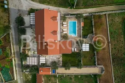 Kuća 340 m², Unešić, Podumci - mirno ruralno okruženje