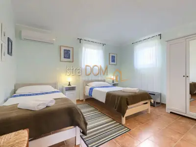 Vila 226 m², Čabrunići - bazen i okućnica 1.527 m² - 17
