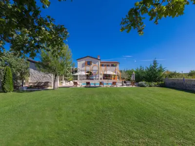 Vila 226 m², Čabrunići - bazen i okućnica 1.527 m² - 22