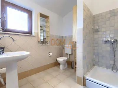 Vila 226 m², Čabrunići - bazen i okućnica 1.527 m² - 19