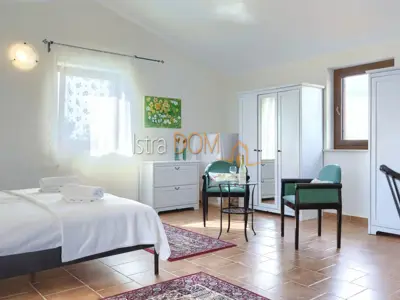 Vila 226 m², Čabrunići - bazen i okućnica 1.527 m² - 14