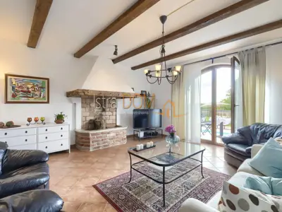 Vila 226 m², Čabrunići - bazen i okućnica 1.527 m² - 7