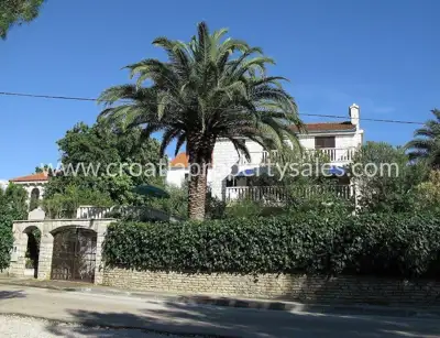 Kuća 464 m², Otok Brač - 70 m od mora - 1