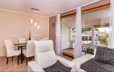 Kuća 138m² u Puli – bazen i natkrivena terasa - 10