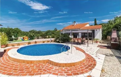 Kuća 138m² u Puli – bazen i natkrivena terasa - 3