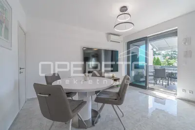 ISTRA, PJEŠČANA UVALA - Stan prvi red do mora