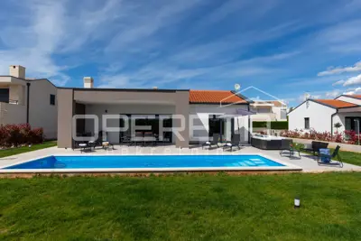 Kuća 147 m², Sveti Lovreč - bazen i vrt - 2