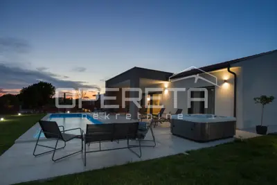 Kuća 147 m², Sveti Lovreč - bazen i vrt - 17
