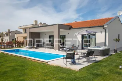 Kuća 147 m², Sveti Lovreč - bazen i vrt