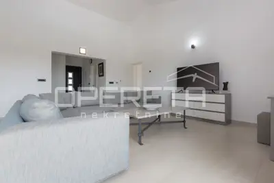 Kuća 147 m², Sveti Lovreč - bazen i vrt - 7