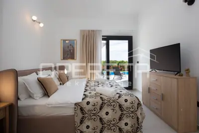 Kuća 147 m², Sveti Lovreč - bazen i vrt - 13