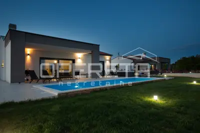 Kuća 147 m², Sveti Lovreč - bazen i vrt - 18