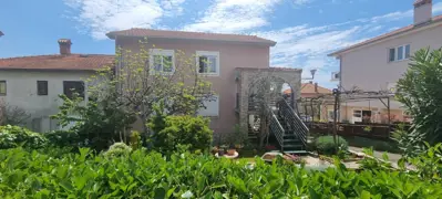 Stan 111 m², Pula Kaštanjer - garaža i konoba