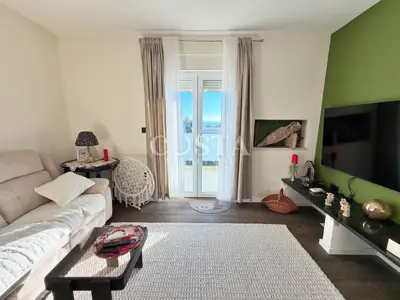 Stan 77 m², Petrčane - pogled na more i 2 balkona