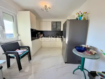 Stan 77 m², Petrčane - pogled na more i 2 balkona - 5