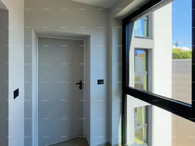 Verkauf von Wohnungen in einem Wohn- und Geschäftshaus mit Meerblick, im Zentrum von Umag! / S9