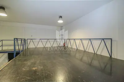 Gewerbehalle 410 m², Novigrad - 5 Kammern und 3 Büros - 5