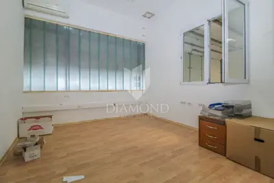 Gewerbehalle 410 m², Novigrad - 5 Kammern und 3 Büros - 6