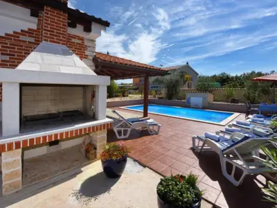 Kuća 150 m², Višnjan - bazen i privatnost - 3