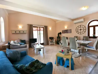 Kuća 150 m², Višnjan - bazen i privatnost - 12