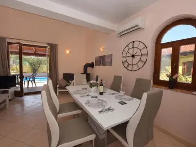 Kuća 150 m², Višnjan - bazen i privatnost - 15