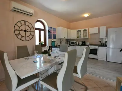 Kuća 150 m², Višnjan - bazen i privatnost - 16