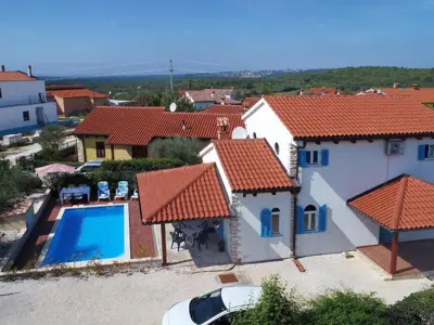 Kuća 150 m², Višnjan - bazen i privatnost - 9