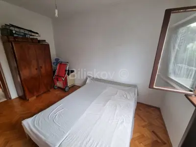 Stan 80m², Kaštel Stari – trosoban, potrebna renovacija - 5
