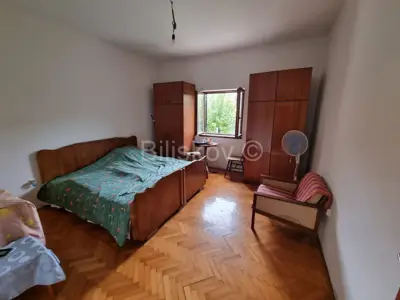 Stan 80m², Kaštel Stari – trosoban, potrebna renovacija - 3