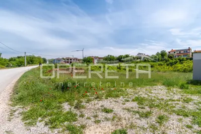 Building plot 1,062 m², Sveti Lovreč - quiet location - 2