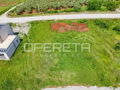 Baugrundstück 1.062 m², Sveti Lovreč - ruhige Lage