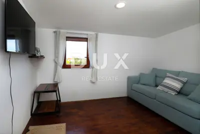 Haus 335 m², Murvica - freistehend, zwei Wohnungen und Garage - 14